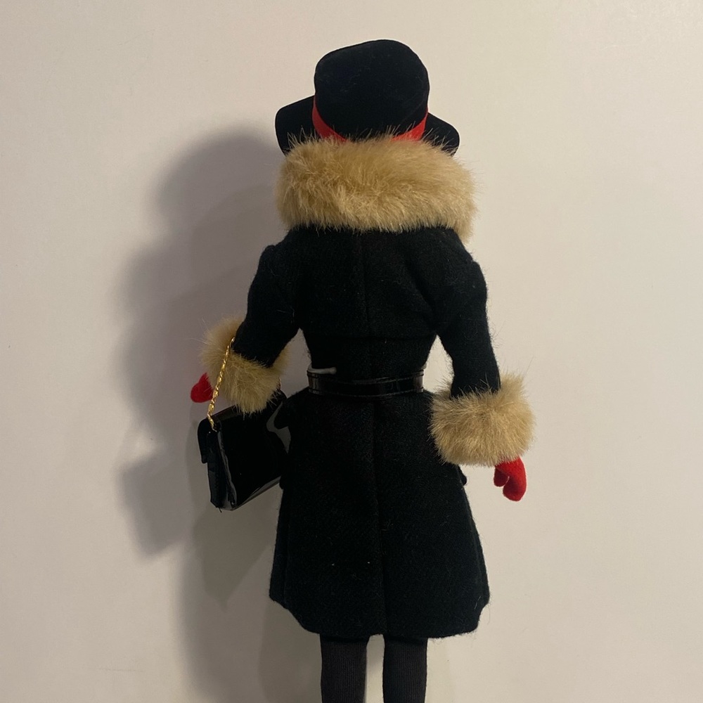 Winter in New York Barbie - Picture 2 of 8